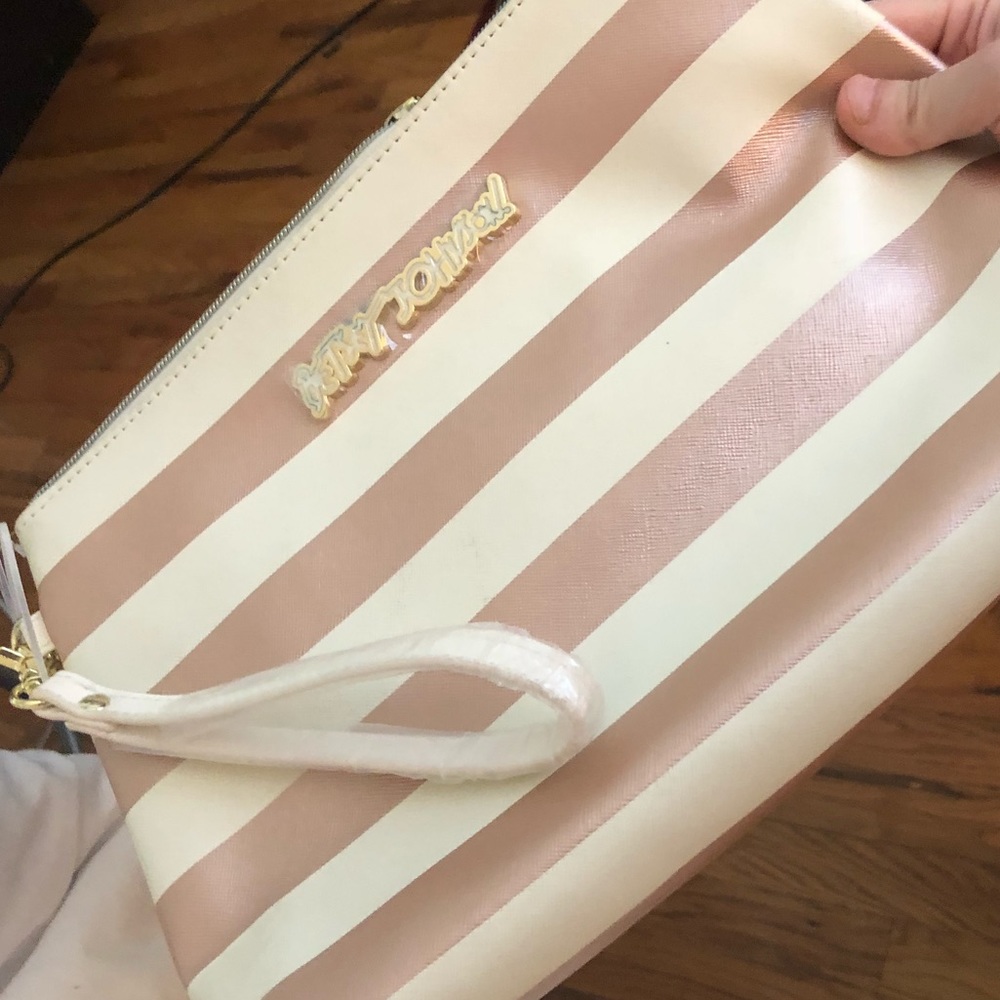 🎀 Betsey Johnson Clutch Wristlet 🎀